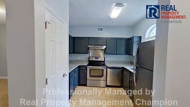 725 Bragg Dr in Wilmington, NC - Building Photo - Building Photo