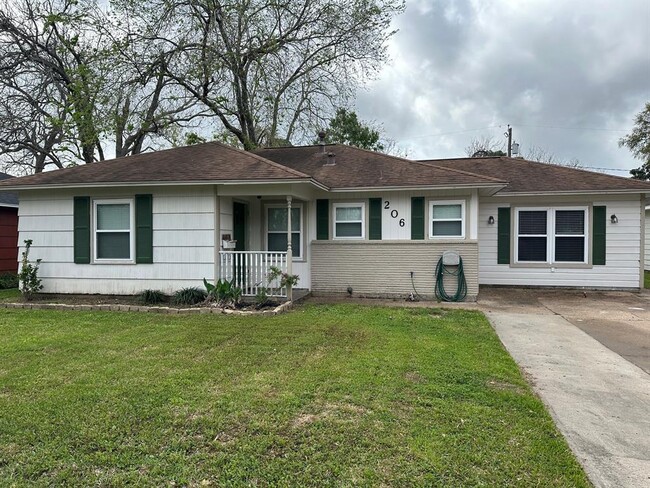 property at 206 Poinsettia St