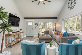 1417 Poinsettia Ave in Tarpon Springs, FL - Building Photo - Building Photo