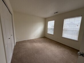 16850 NW Arizona Dr in Beaverton, OR - Foto de edificio - Building Photo