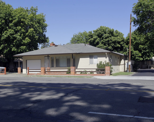 521 5th St in West Sacramento, CA - Foto de edificio - Building Photo