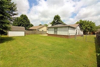3804 W Locust St in Rogers, AR - Building Photo - Building Photo