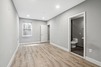 912 N 16th St, Unit A in Philadelphia, PA - Building Photo - Building Photo