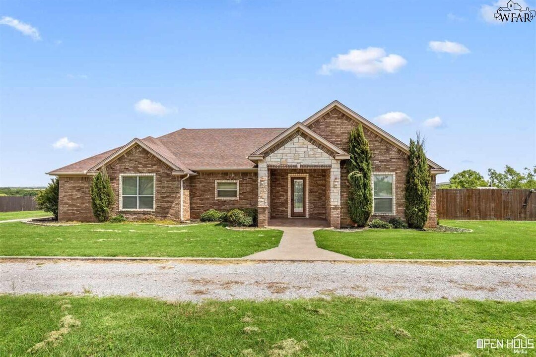 7489 Roller Rd in Burkburnett, TX - Building Photo