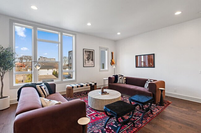 2702 Delaware Ave in Nashville, TN - Building Photo - Building Photo