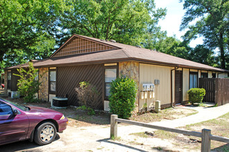 6824 Tiki Ln in Pensacola, FL - Building Photo - Building Photo