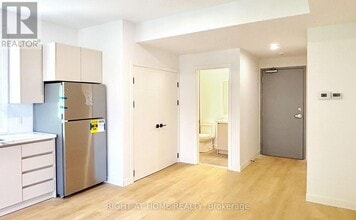 135 Sweetland Ave in Ottawa, ON - Building Photo - Building Photo