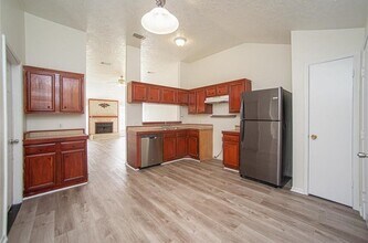 16906 Canary St in Conroe, TX - Building Photo - Building Photo