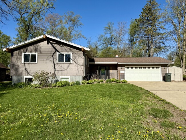 2105 Parrish St in Cedar Falls, IA - Building Photo - Building Photo