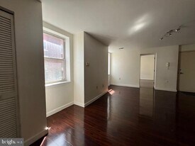 222 N 9th St in Philadelphia, PA - Building Photo