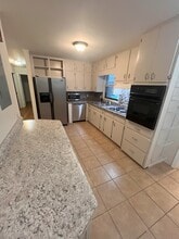 1405 Southland Vista Ct NE in Atlanta, GA - Foto de edificio - Building Photo