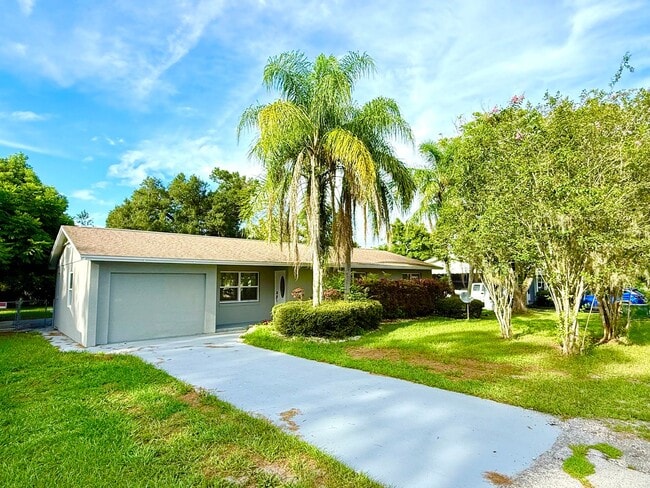 property at 729 E Grove Pl