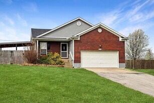 697 Red Hill Rd in Vine Grove, KY - Building Photo