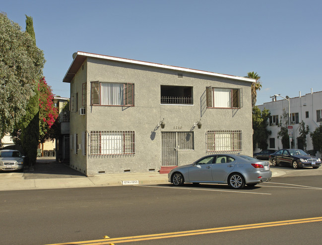 1210 N Gardner St in Los Angeles, CA - Building Photo - Building Photo