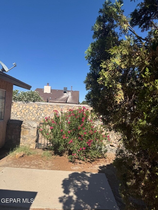 1912 Karen Sue Pl in El Paso, TX - Building Photo - Building Photo