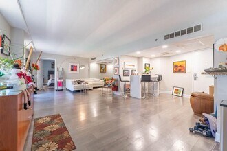 151 E Washington St in Orlando, FL - Building Photo - Building Photo