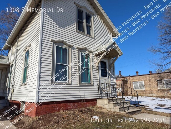 1308 S Memorial Dr in Racine, WI - Building Photo - Building Photo