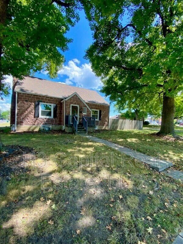 property at 702 S Cherry St