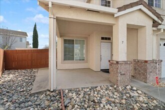 7 Pewter Ct in Sacramento, CA - Building Photo - Building Photo