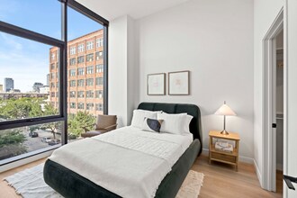 1105 W Van Buren St in Chicago, IL - Building Photo - Building Photo