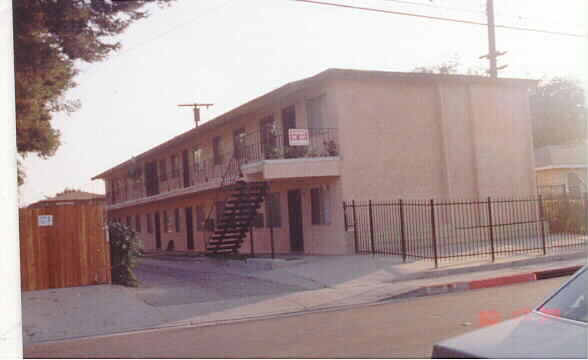 4416-4418 Elizabeth St in Cudahy, CA - Foto de edificio