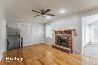 8117 Hardy St in Overland Park, KS - Foto de edificio - Building Photo