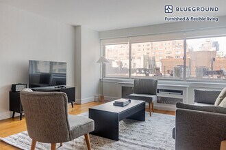 360 E 65th St in New York, NY - Building Photo - Building Photo