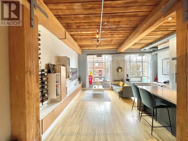 property at 993-993 Queen St W