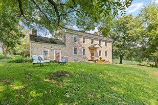 355 Montana Rd in Washington, NJ - Building Photo