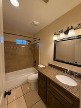 318 Manor Ave in Arcola, TX - Foto de edificio - Building Photo