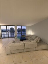 17600 N Bay Rd in Sunny Isles Beach, FL - Building Photo - Building Photo