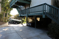 Westview Apartments in Newport Beach, CA - Foto de edificio - Building Photo