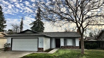 1908 S Pride St in Visalia, CA - Building Photo