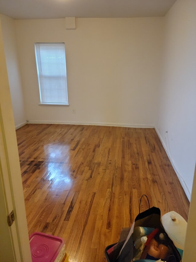 102 11th Ave W, Unit 1st floor in Newark, NJ - Building Photo - Building Photo