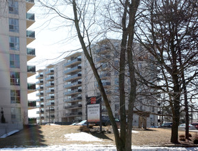 The Diplomats in Burlington, ON - Building Photo - Building Photo