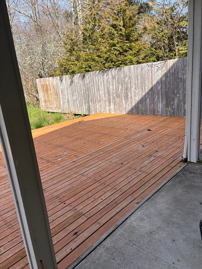 657 N Main Ave in Warrenton, OR - Building Photo - Building Photo