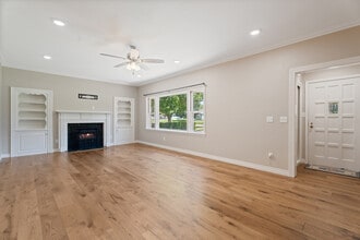 1205 Douglas Ave in Yankton, SD - Building Photo - Building Photo