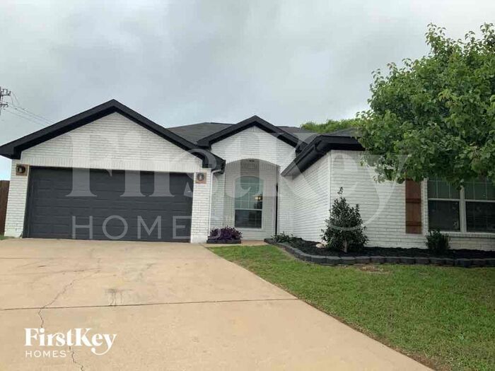 1118 Cedar Ridge Ln in Burleson, TX - Building Photo