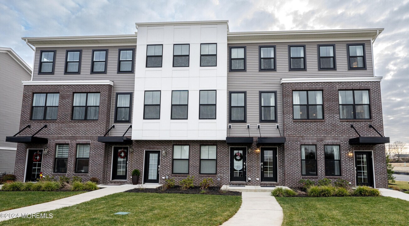 4 Midway Rd S in Tinton Falls, NJ - Building Photo