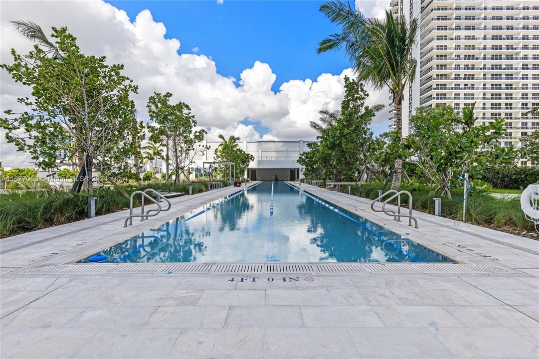 700 NE 26th Ter, Unit 2804 in Miami, FL - Building Photo