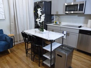 209 Lincoln St, Unit Furnished Studio in Worcester, MA - Foto de edificio - Building Photo