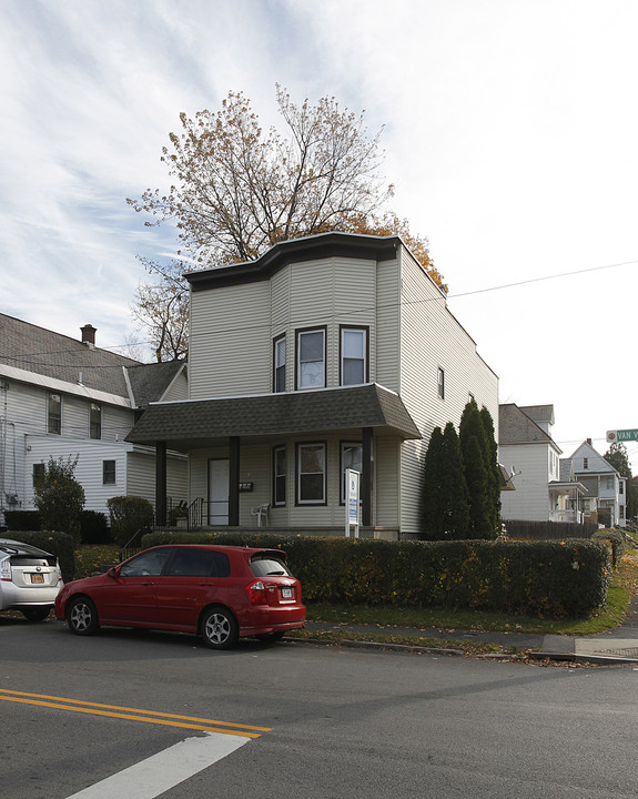 1552 Van Vranken Ave in Schenectady, NY - Building Photo