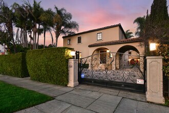 6111 San Vicente Blvd in Los Angeles, CA - Foto de edificio - Building Photo