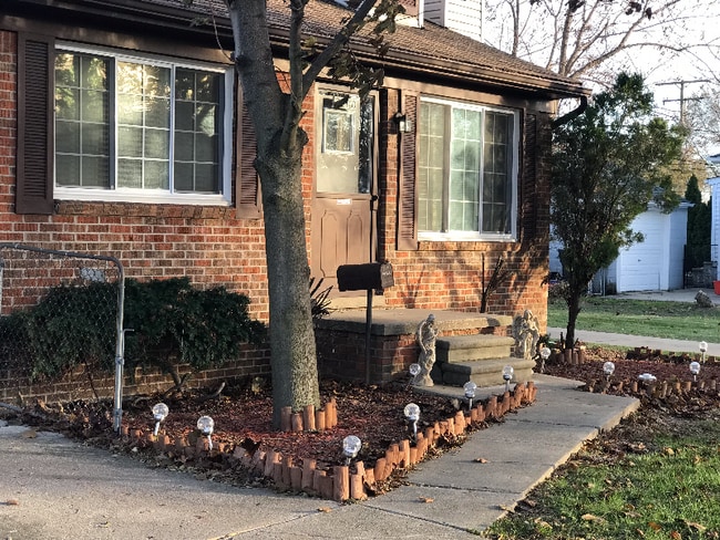 25160 Dale St in Roseville, MI - Building Photo - Building Photo