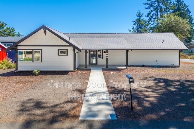 7009 Stanich Ave in Gig Harbor, WA - Building Photo - Building Photo