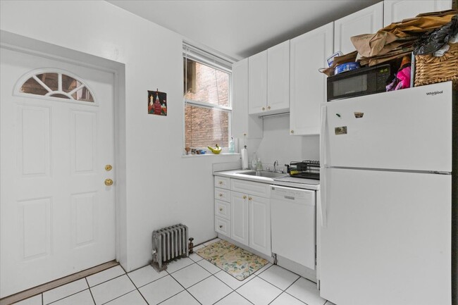 6424 N Newgard Ave, Unit 1E