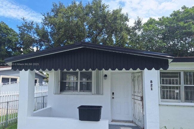 property at 821 Curtiss Dr