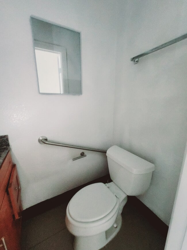 2162 W Brownwood Ave, Unit 2162 W Brownwood Ave #3 in Anaheim, CA - Building Photo - Building Photo