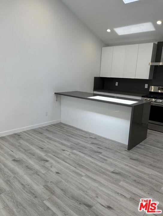 17139 Sherman Way in Los Angeles, CA - Building Photo - Building Photo