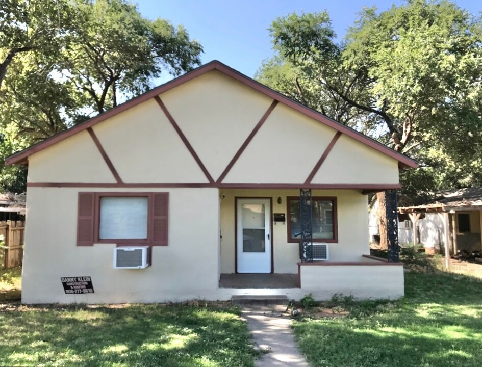 2307 20th St in Lubbock, TX - Foto de edificio